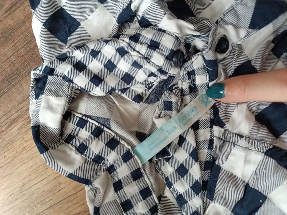 Рокля и риза Bershka къси панталони Alcott