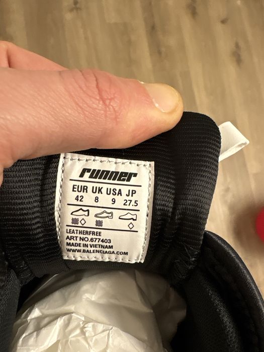 Balenciaga Runner Black White