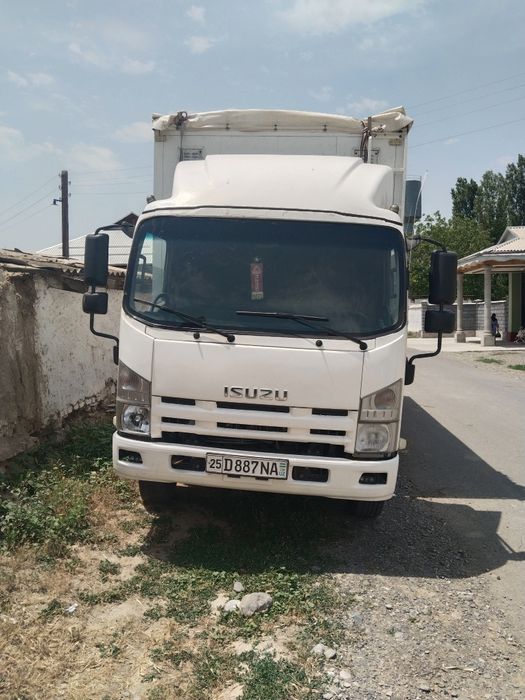 Isuzu sotiladi hammasi zavatiskoy senji 2013 yil ishlap chiqarilgan...