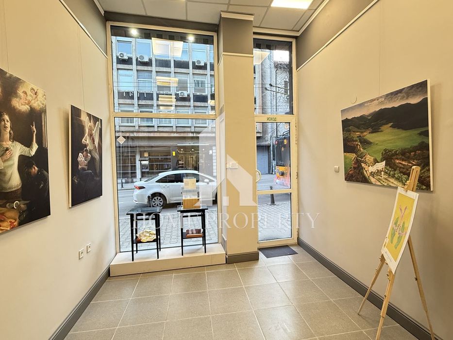 Отдава под наем Магазин в Център, 32 кв.м.