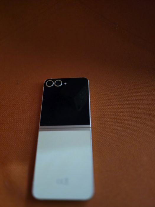 Samsung galaxy flip 6 256GB