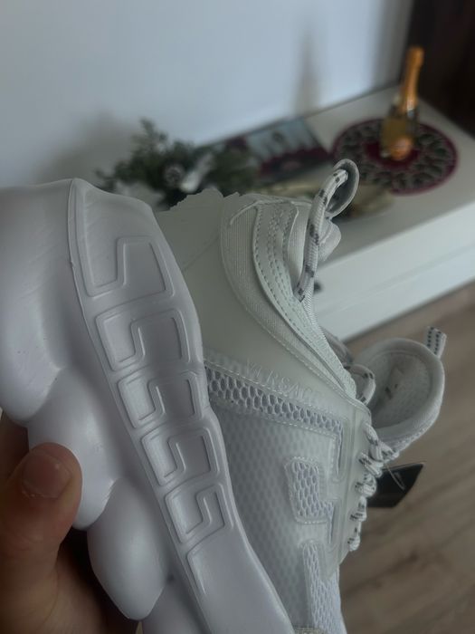 Versace chain reaction