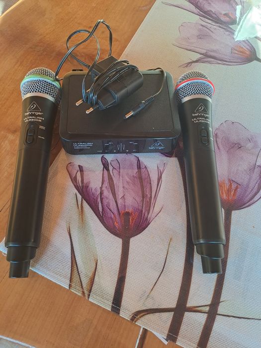Boxa activa MAC MAH și mixer pasiv Mackie; microfoane wireless behringer