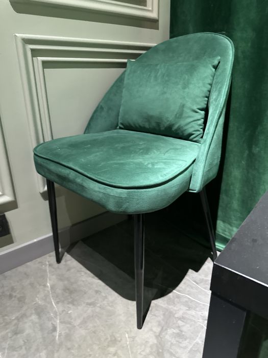 Продам стулья новые