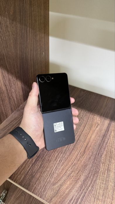 Samsung Z Flip 7 / 256gb