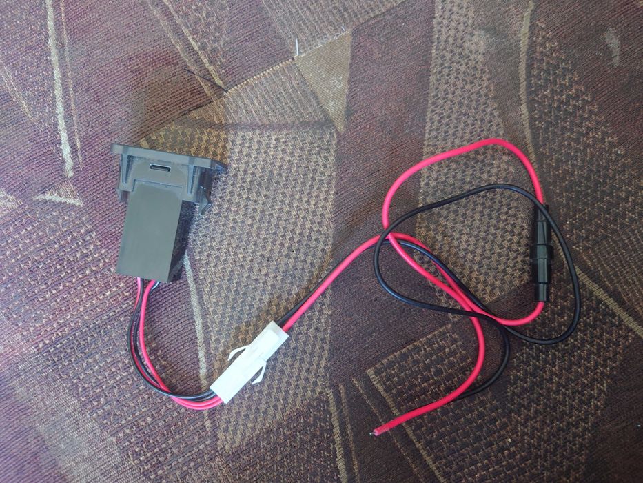 USB зарядно за автомобил