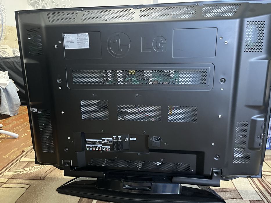 Продам 2 телевизора LG