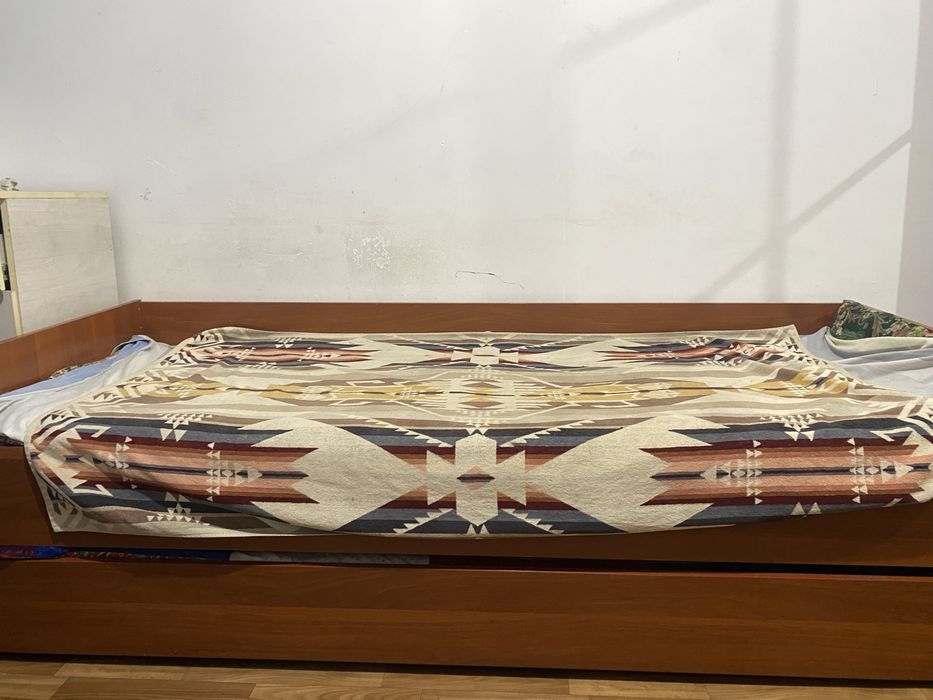 Продам кровать срочно торг есть