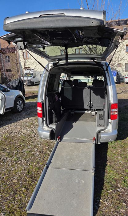 Volkswagen Caddy cu rampă handicap