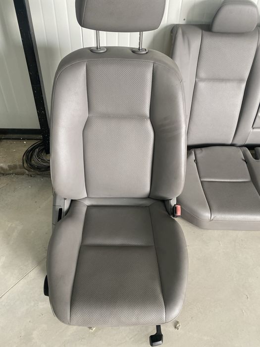 Седалки за мерцедес ц класа w204 седан
