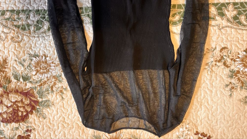 Кофта из легкой сетчатой матери