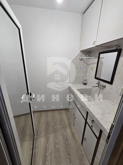 Продава тристаен апартамент до Мол Галерия