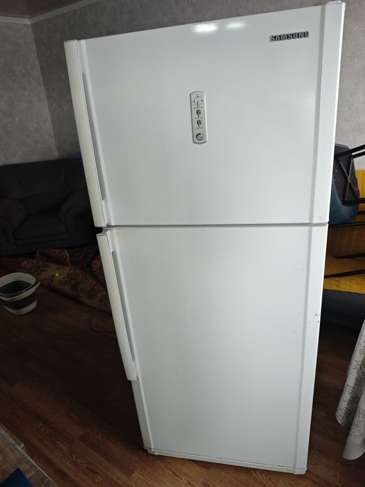 Холодильник Samsung