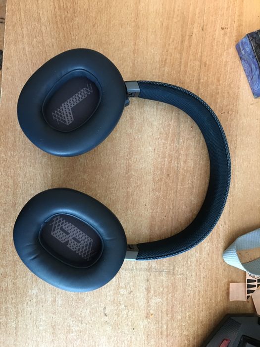 Casti JBL Live 650 btcn