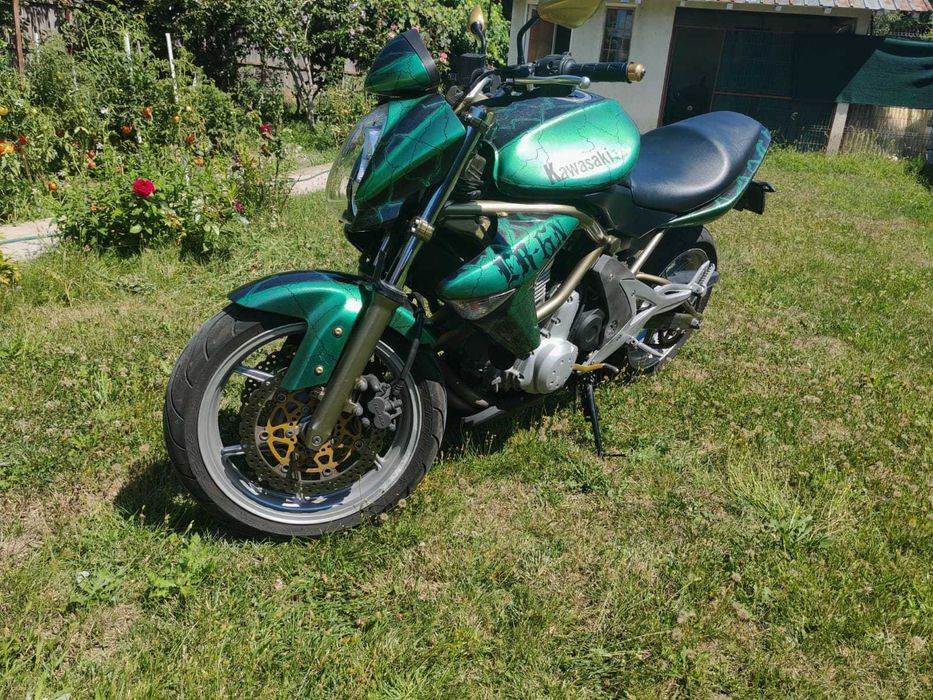 Motocicleta Kawasaki ER6N
