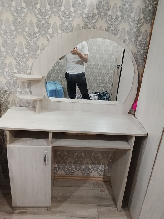 Тумба стол с зеркалом