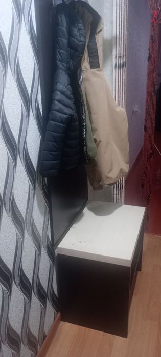 Вешалка в прихожку.