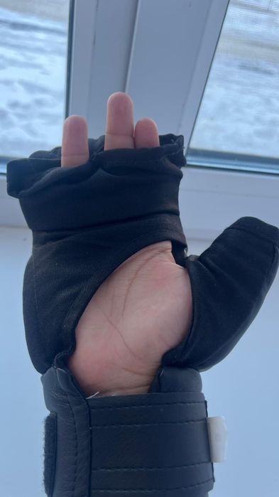 перчатки для рукопашного боя