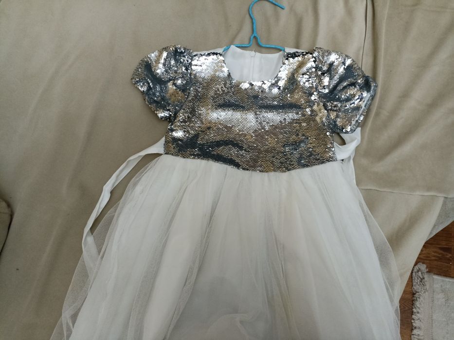 Продам платья для девочки