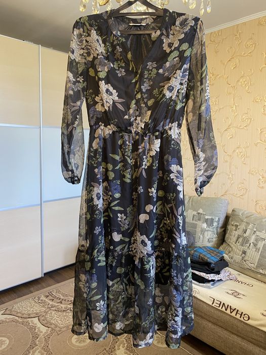 Продам платья разные