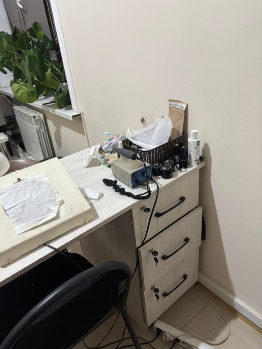 Продам маникюрный стол