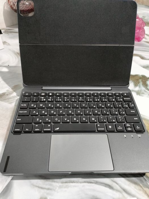 Продам клавиатуру на Айпад