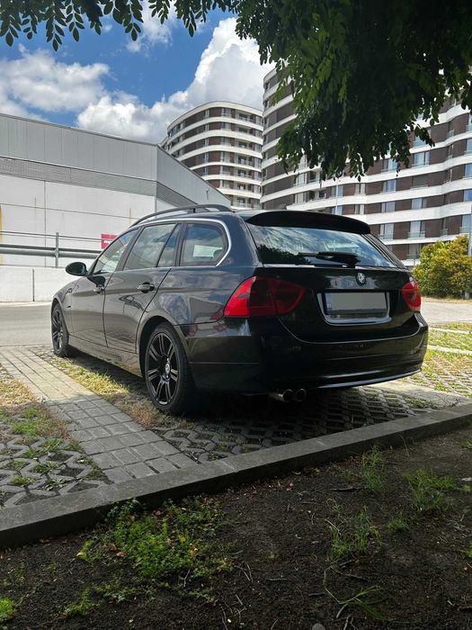 Автомобил BMW 325 Xi