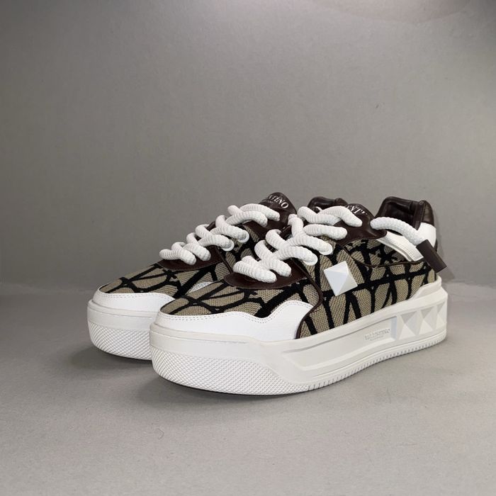 Valentino Garvani Stud XL! НОВИ! Дамски