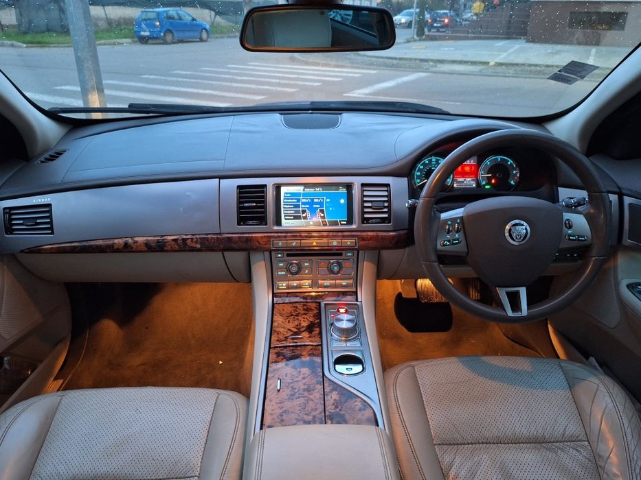 Jaguar XF 2.7 hse 190cp/ automata