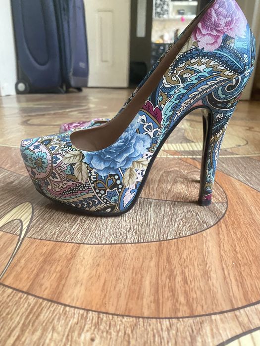 Продаються туфли