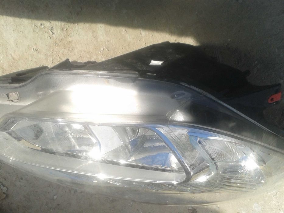 Продавам десен фар за Opel Meriva B