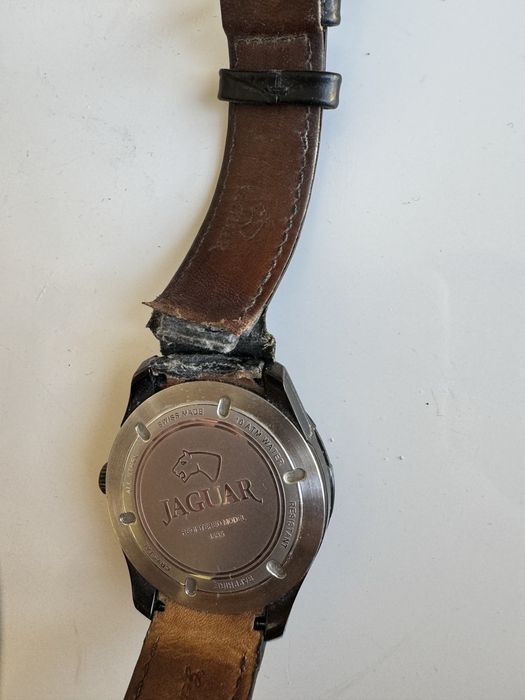 Часовник Jaguar.