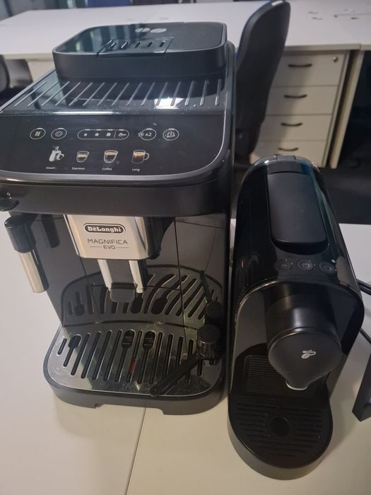 vand expresor cafea cu capsule.nou. 15 bari,10 cafele incluse