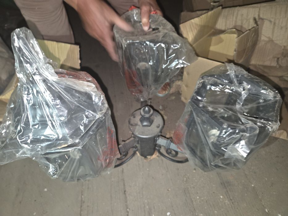 Corp iluminat exterior cu 3 brate