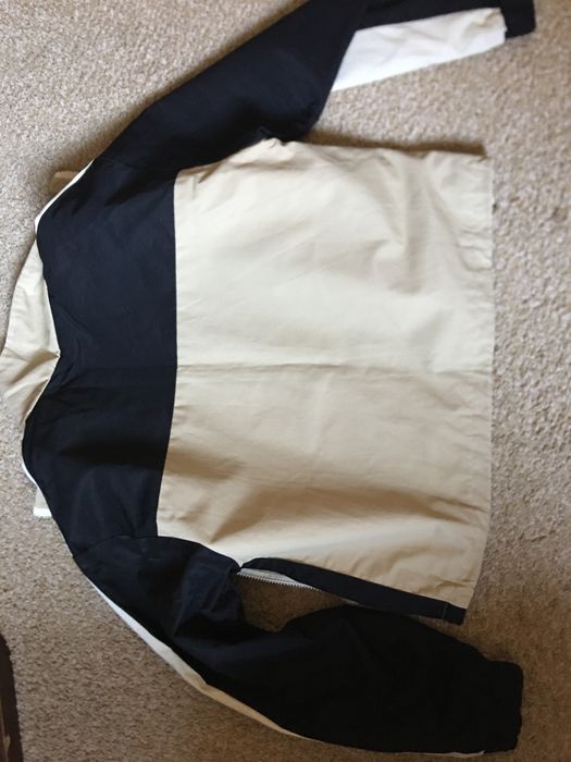 Продается ветровка женская