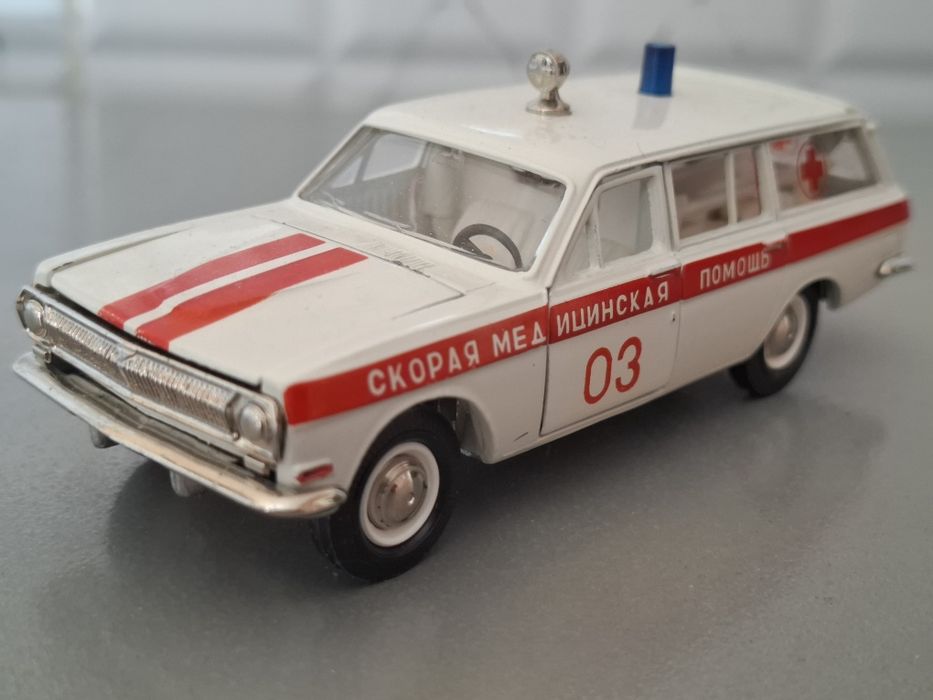 Коллекционная модель ГАЗ 2402 Скорая помощь, масштаб 1:43
