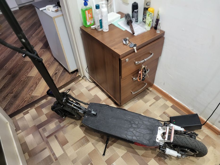 Продаю электро самокат