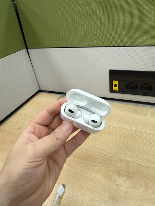 Продам наушники Airpods pro 1