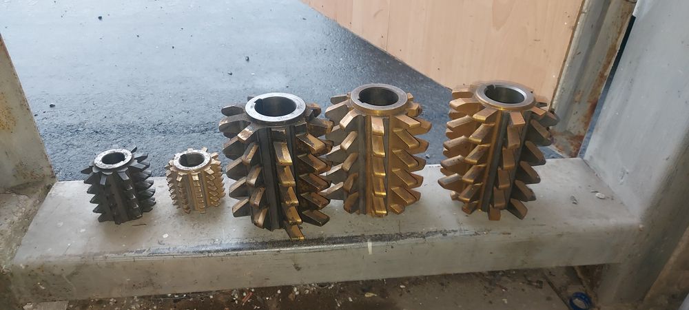 Продам фрезы м10