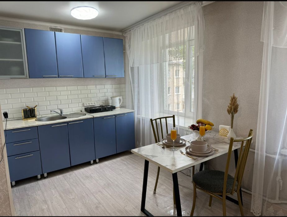 Сдам 2-комн, посуточно, район 1000 мелочей