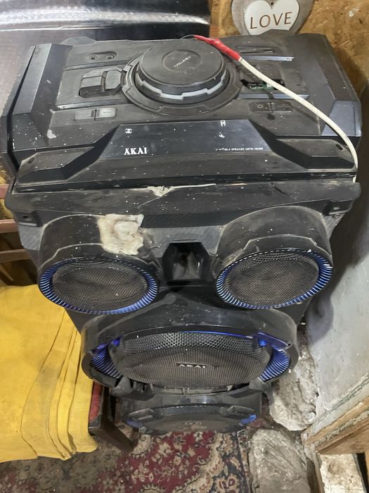 Vand boxa akai 350 W