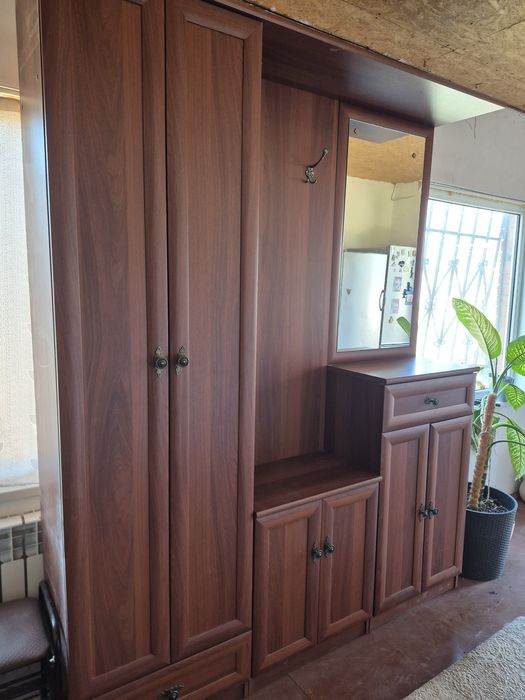 Продам шкаф в прихожую.