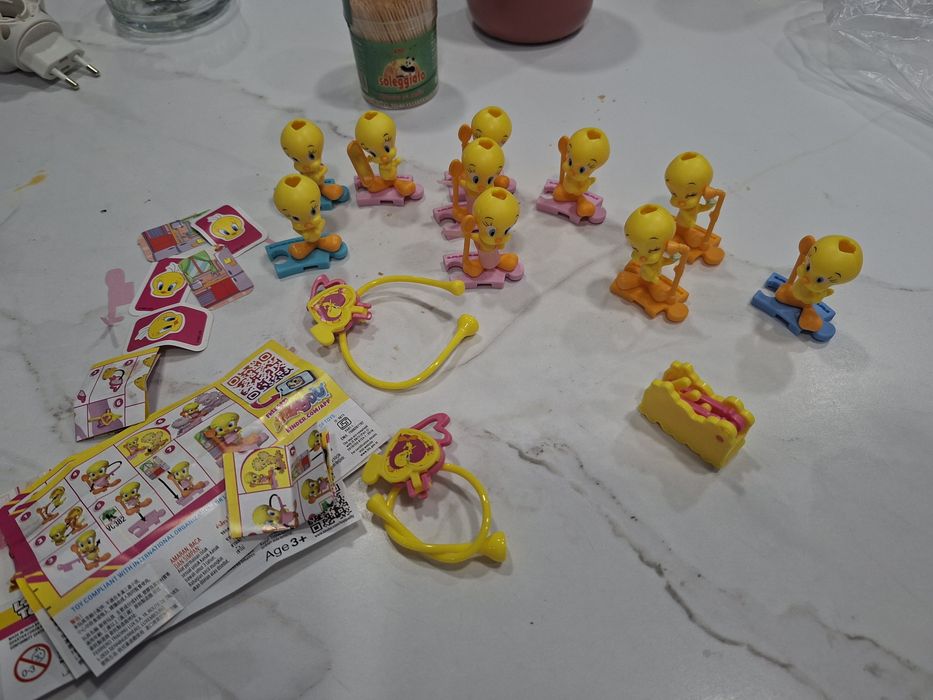 Kinder joy Looney Tunes