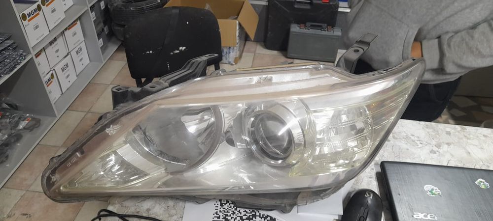 Продам фары тойота