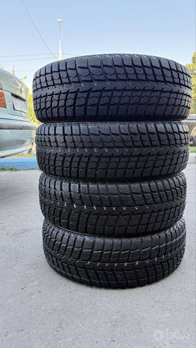 Зимние шины Green Maxx 215/60 R17 почти новые