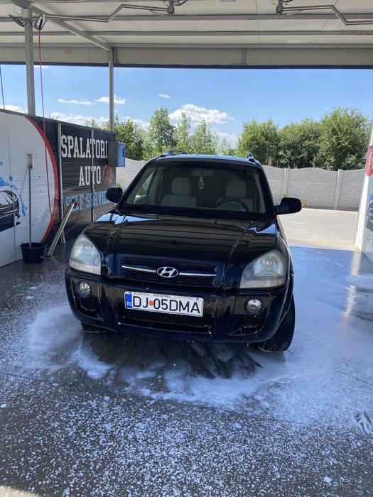 Vând hyundai tucson pentru dezmembrat