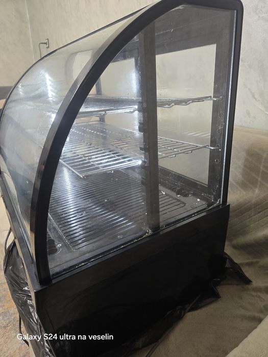 Настолна хладилна витрина