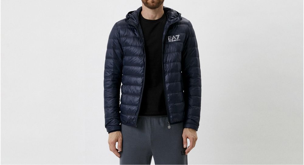 Продам ветровку EA7 в оригинале размер М