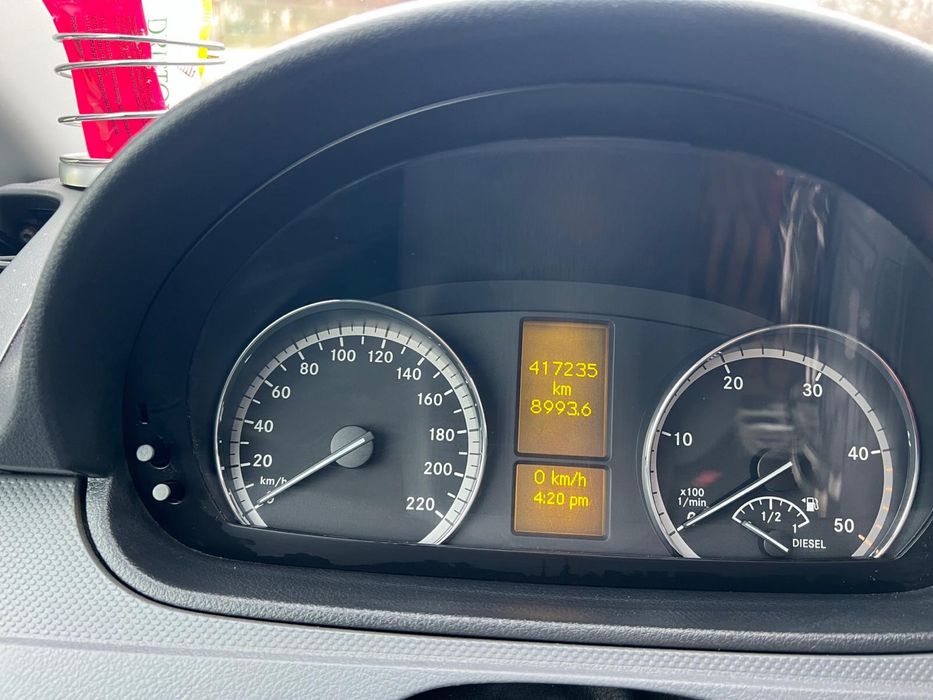 Vând Mercedes Vito