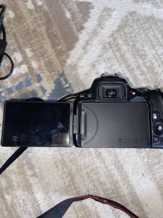 Canon eos 250d. продаю